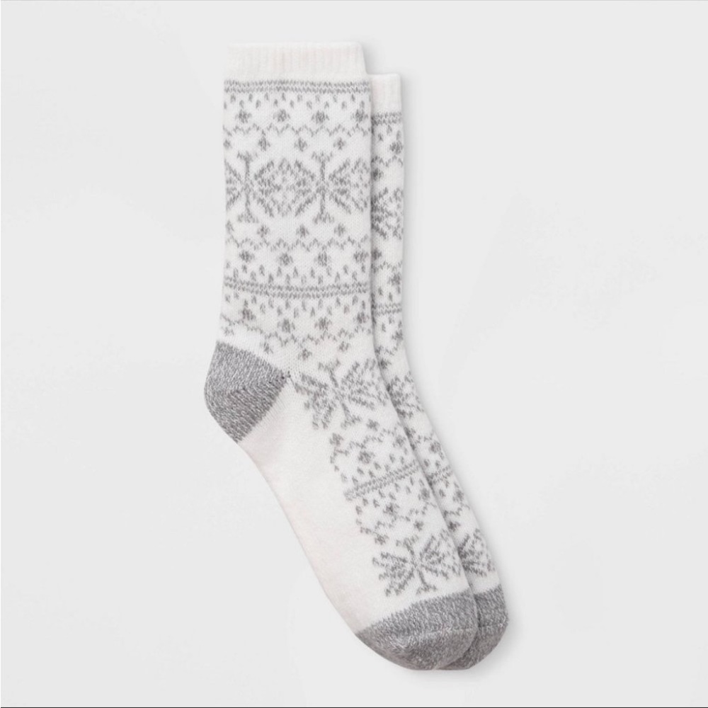 🌸3/$25 🆕 Cuddl Duds Warm Essentials Socks, Fair Isle Gray & White Snowflake